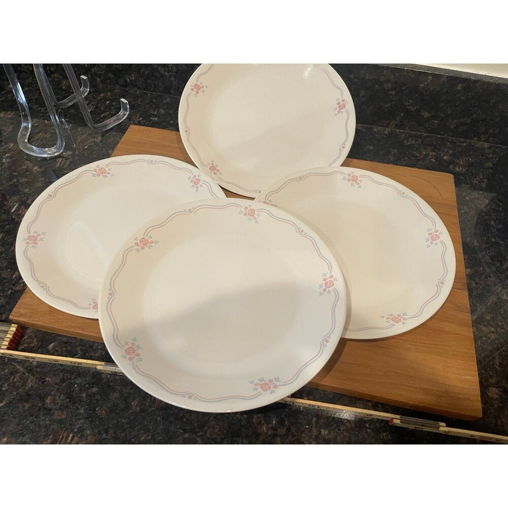 4 Corelle English breakfast - dinner plates